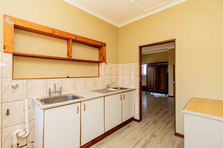 To Let 5 Bedroom Property for Rent in Hersham Western Cape